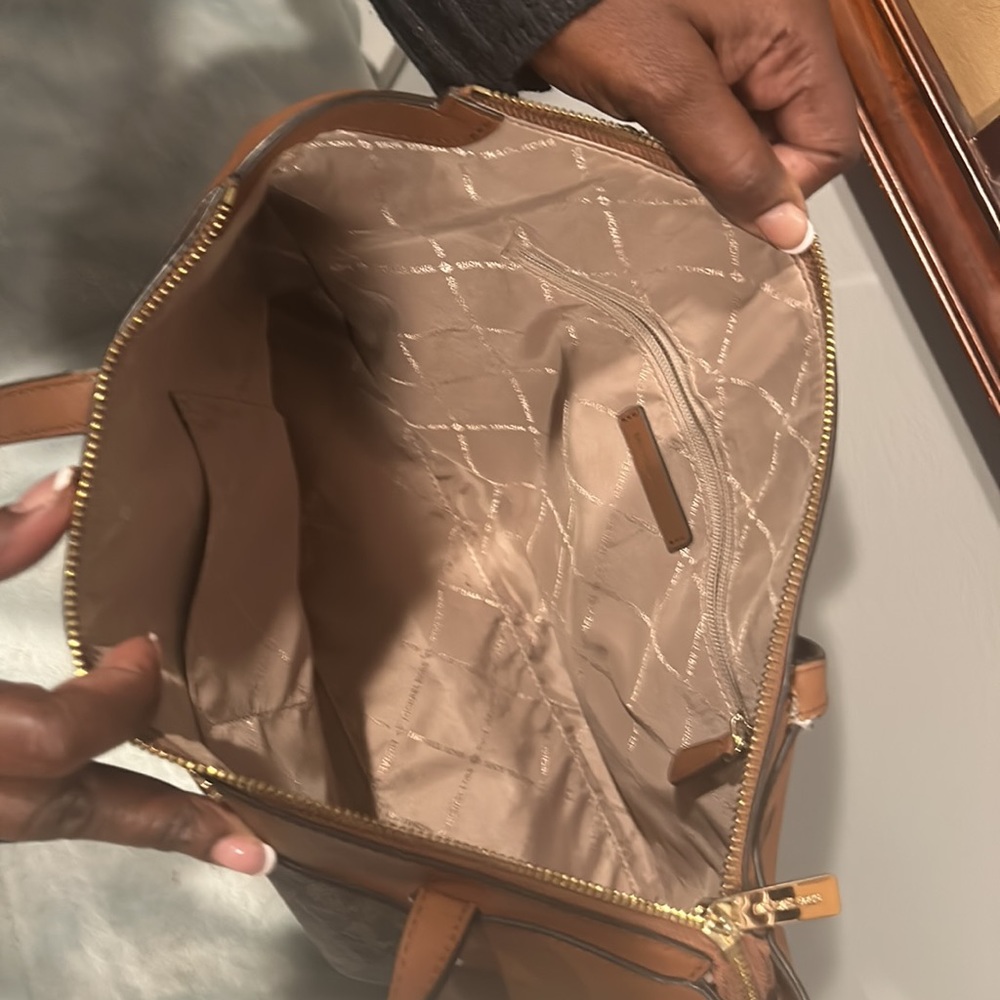 MK used brown and tan boot and purse set size 9 - Picture 9 of 10